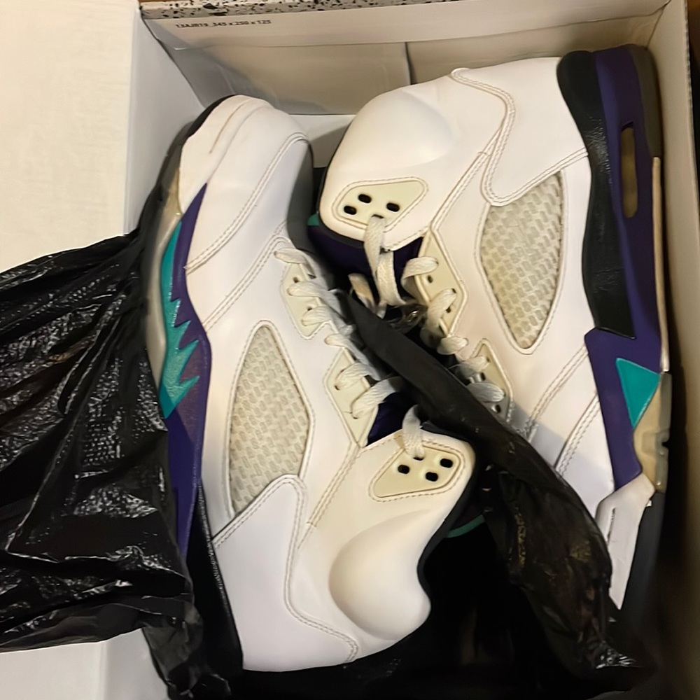 Jordan 5 “GRAPES” size 10. Excellent care & kept in box